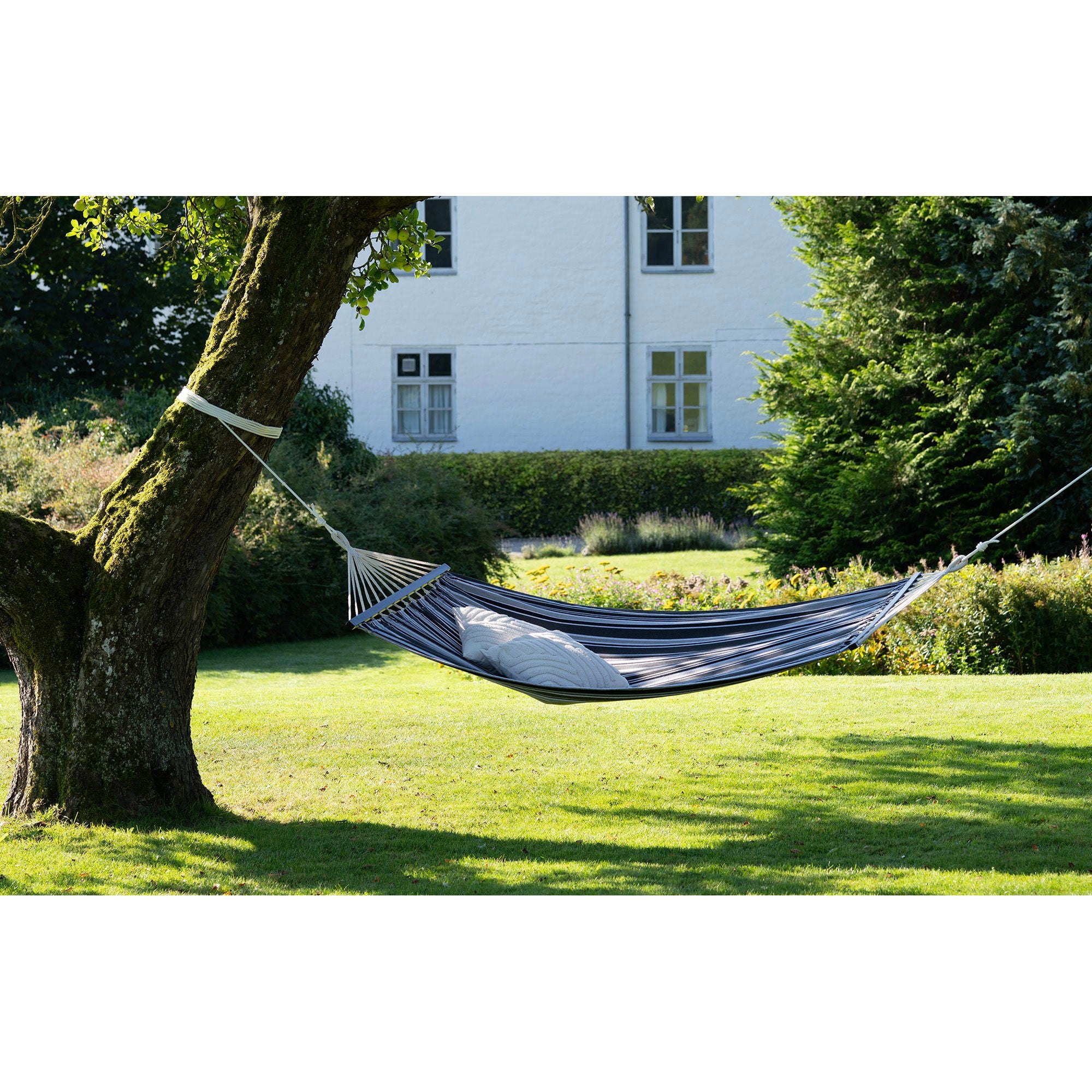 Farbe  Lamia – Hängematte aus Baumwollmischung mit Holzstab, Schwarz/Grau/Weiß, 200 × 120 cm